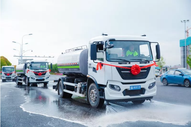 新时代中国城市美容师！必一运动Bsports环境新能源环卫车可减排4.5万吨污染物